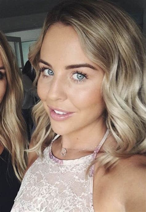 Towies Lydia Bright Shows Off Her Toned Bikini Bod As She Heads To Oz