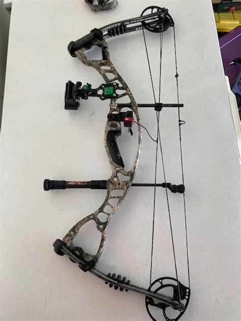 Hoyt Alphamax 32 Bone Collector Edition With Quiver And Bow Case