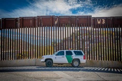 Muere Agente Fronterizo En Texas Trump Insiste En Construir Muro Con