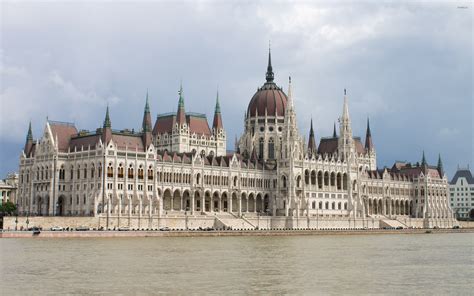The Hungarian Parliament Building Wallpaper 1252484