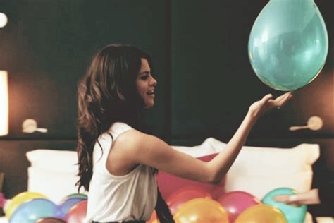 Post A Pic Of Selena Gomez With Balloons Sooooo Lucky One Gets 20