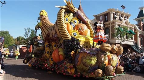 La Célébration Halloween De Mickey Parade De La Saison Halloween 2018