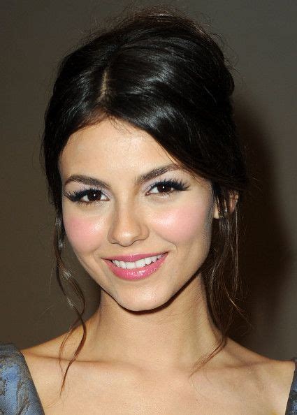 Victoria Justice In 2020 Victoria Justice Homecoming Hairstyles Beauty