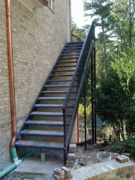 Outdoor stairs easily made with prefabricated rust proof steel stair stringers. Metal Outdoor Stairs | Newsonair.org