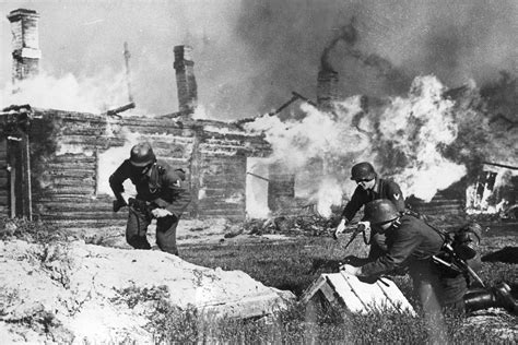 20 Famous Photos Of The Eastern Front During World War Ii Russia Beyond