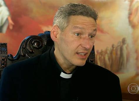 Ver las letras de padre marcelo rossi y escuchar ave maria, noites traiçoeiras, segura na mão de deus, pai nosso, quão grande és tu y más canciones! F5 - Colunistas - Renato Kramer - Após perder 35 kg, Padre ...