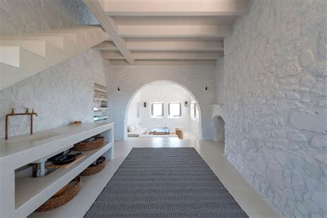 Restored 17th Century Stone House In Greece With Modern