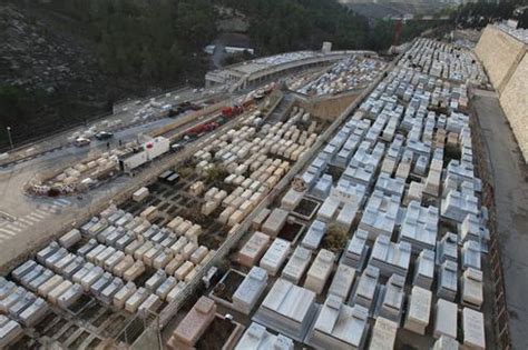 קורינה בר מחכה 32 שנים לגט. פרשה חמורה בהר המנוחות: הזיזו קברי ילדים לטובת סחר בחלקות ...