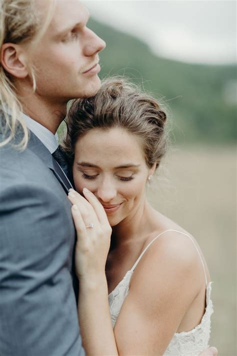 58 Romantic Wedding Photos That Will Melt Your Heart Junebug Weddings Romantic Wedding