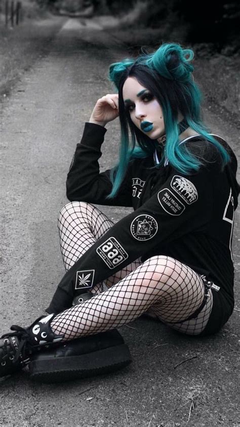 Pin By Dark Queen On Emo And Goths Goth Model Hot Goth Girls