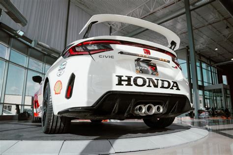 Honda Unveils New Civic Type R Pace Car