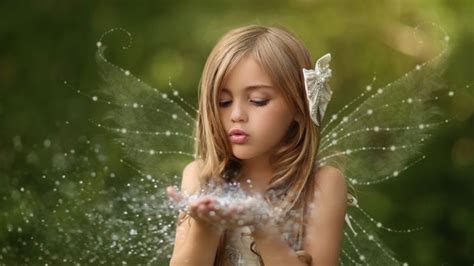 600x600 Little Cute Girl With Fairy Wings 600x600 Resolution Wallpaper
