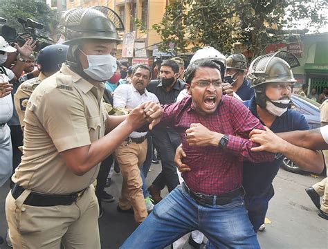 Delhi Police Detains 30 Student Activists At Dus North Campus
