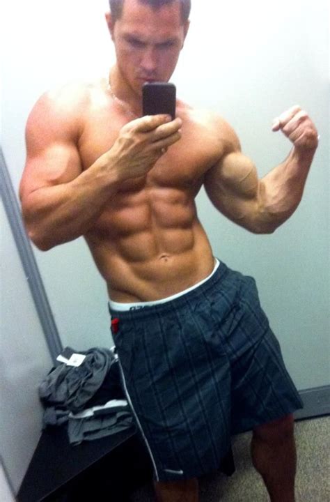 This Is What Ripped Looks Like Bodybuilder Ripped Abs Mirror