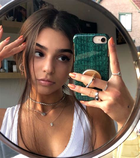 Arunya Guillot On Instagram Cinnamon Girl Mirror Selfie Poses