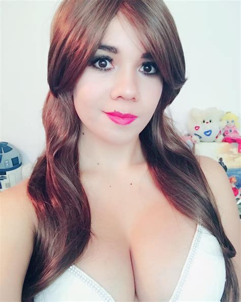 Windygirk Cleavage Pictures 25 Pics Sexy Youtubers