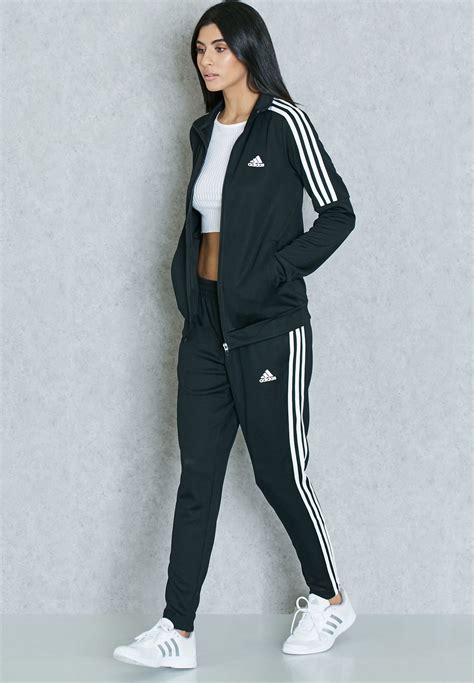 Pin By Linn Kensey On Sports Outfits Tracksuit Women Outfits With