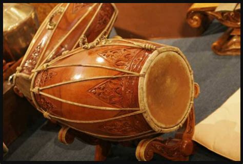 Tetapi bahkan jika itu mudah, ada beberapa aturan teknik selalu diperlukan untuk memainkannya, itu tidak dapat di anggap sepele. Alat Musik Ritmis : Pengertian, Permainan, Fungsi dan Contoh Alat