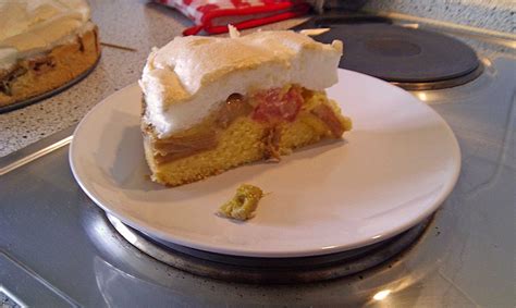 Dieser rhabarberkuchen mit baiser ist unfassbar saftig. Rhabarber - Baiser - Kuchen von toskanaloewe | Chefkoch.de