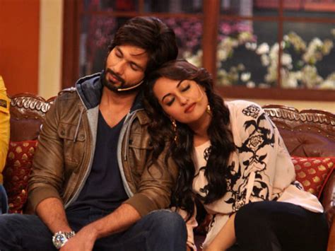 Something Cooking Between Shahid Kapoor And Sonakshi Shahid Kapoor Sonakshi Sinha Filmibeat
