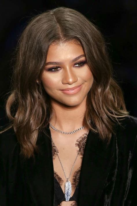 Zendaya S Hairstyles Hair Colors Steal Her Style Page Zendaya