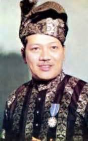 Hang tuah and his four sworn brothers, hang jebat, hang kasturi, hang lekir and hang lekiu, has pledged to protect the sultan of malacca. Lirik Lagu P. Ramlee