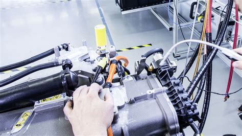 Volvo und Daimler entwickeln Brennstoffzellen für Lkw gemeinsam heise