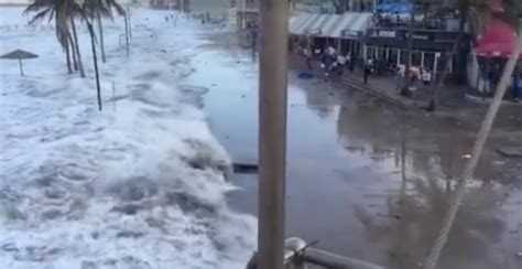 Watch Incredible Huge Tsunami Like Waves Roll Into Durban Beachfront
