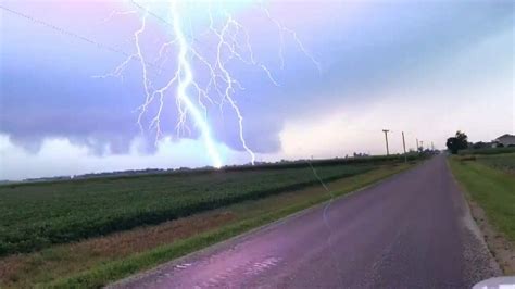 Beautiful Storm Captured In Illinois As Severe Weather Brings