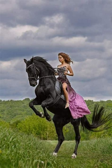 Pin by Gilmar da Rosa on flores de todos Rincões Horses Woman riding horse Beautiful horses