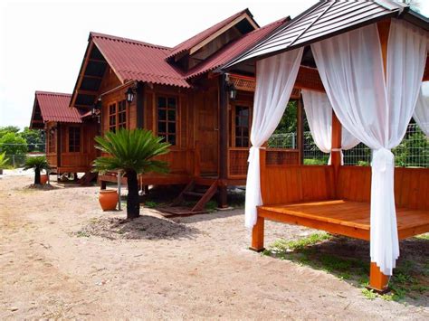 The venue is fitted with 3 bedrooms and 1 bathroom. Berita TV Malaysia: Desa Damai Chalet terletak di ...