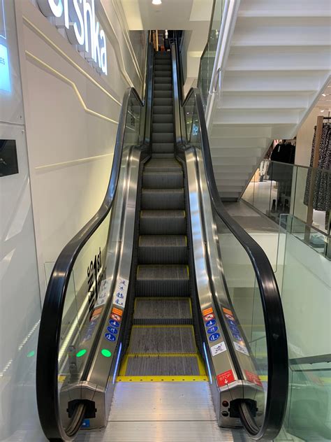 This Escalator That Goes Flat In The Middle Mildlyinteresting