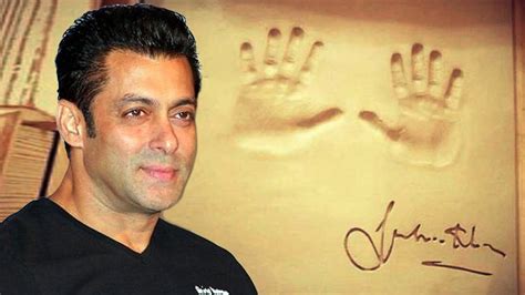 Watch Salman Khans Hand Cast At Bhubaneshwar Youtube
