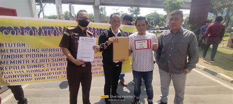 LSM CACA Aksi Di Depan Kejati Sumsel Terkait Dugaan KKN Di Kabupaten Banyuasin