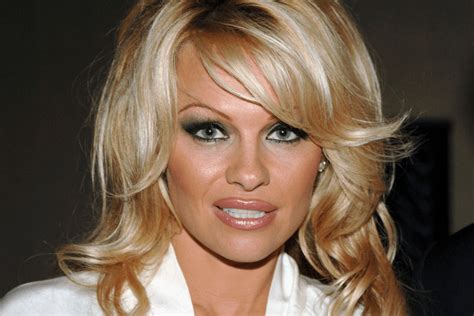 Pamela Anderson Shows Off Her Freckles In Steamy Photos It S Fun