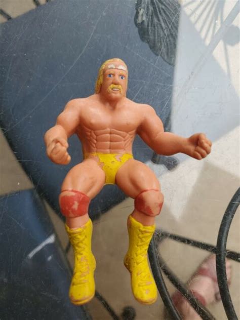 Vintage 1985 Wwf Thumb Wrestlers Hulk Hogan Titan Sports Ebay