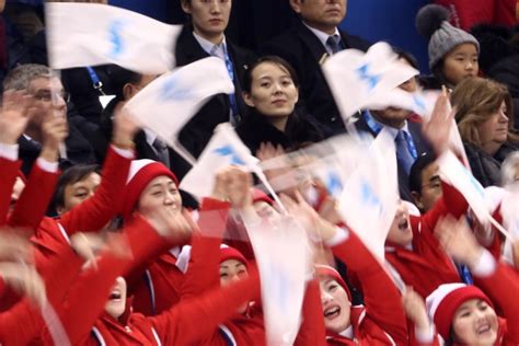 unified korean women s ice hockey team debuts at olympics to heartfelt cheers