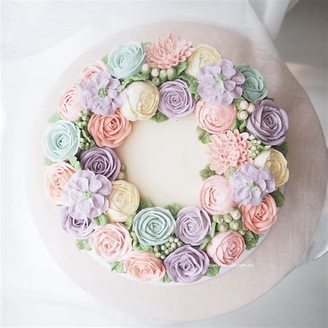 We love making pretty floral cakes, and this is one of our personal favourites. 8" Bespoke buttercream flower cake | Flower cake ...