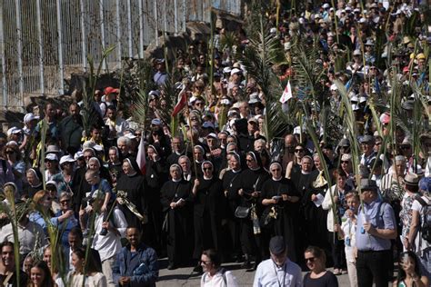 Christian Faithful Mark Palm Sunday In Jerusalem Religion News Al