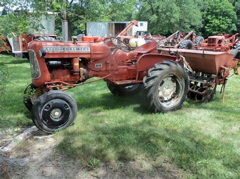 Allis Chalmers D10 With Rear Seeder Allis Chalmers Tractors Old
