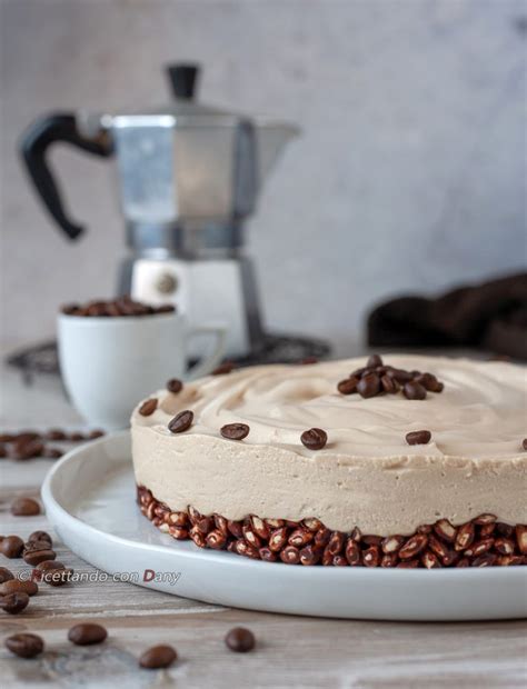 Mi costringe ad una formazione continua, facendomi scoprire cose che forse non sarebbero mai arrivate alla mia attenzione. Cheesecake al caffè con base di riso soffiato, ricetta ...