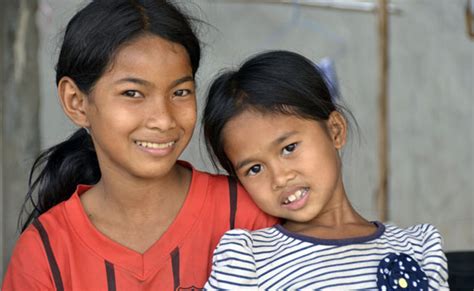 cambodian slum girls