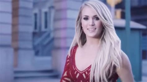 Carrie Underwood Finally Reveals If Shes Singing Snf Theme This Year