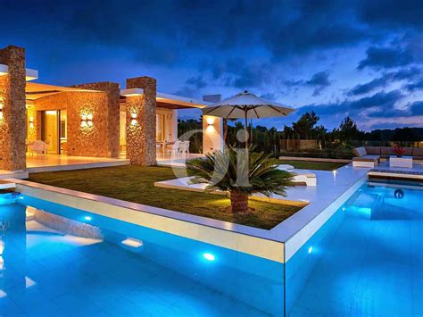 Preciosa casa independiente reformada de 81 m2 ubicada en el corazón de la marina antigua de ibiza. Espectacular villa de lujo en venta en Cala Conta, Ibiza ...