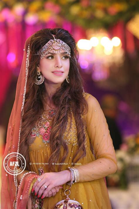 Mehndi Bride Wedding Picture Poses Pakistani Wedding Photography