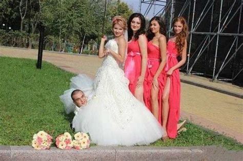 22 Awkward And Inappropriate Wedding Photos Pleated Jeans