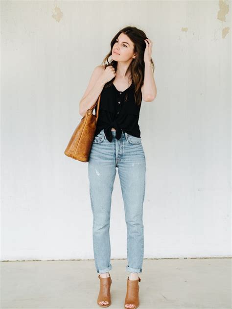 Styling Mom Jeans Un Fancy High Waisted Jeans Vintage Fashion Mom Jeans Outfit
