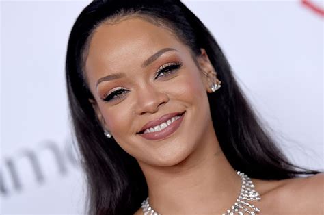 Rihanna was born robyn rihanna fenty on february 20, 1988 in st. Rihanna Reveals Her Hit 'S&M' Reflects Her Relationship With Her Dad