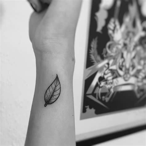 11 Perfectly Edgy Leaf Tattoos To Celebrate The Fact That Fall Is