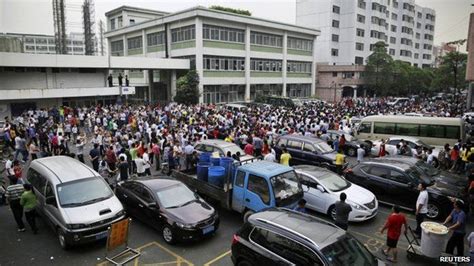 Stakes Rise In Strike At Chinas Yue Yuen Shoe Factories Bbc News